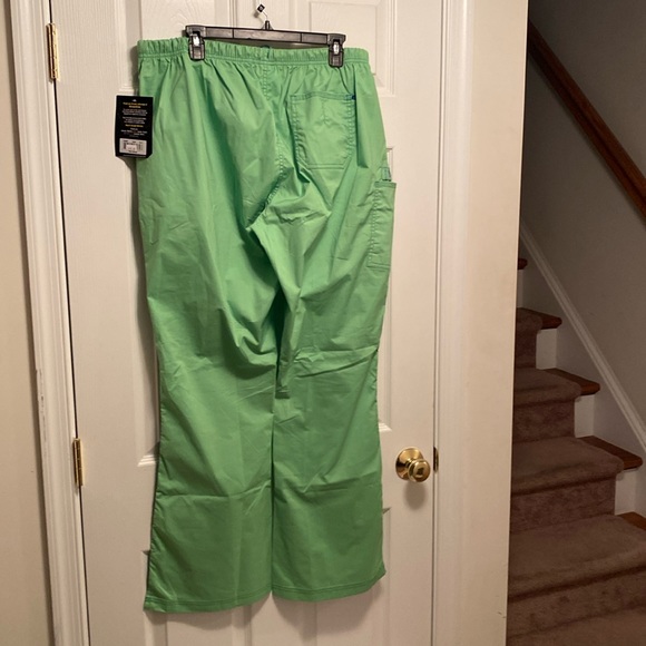 Brand New Scrub Set… - Picture 8 of 12